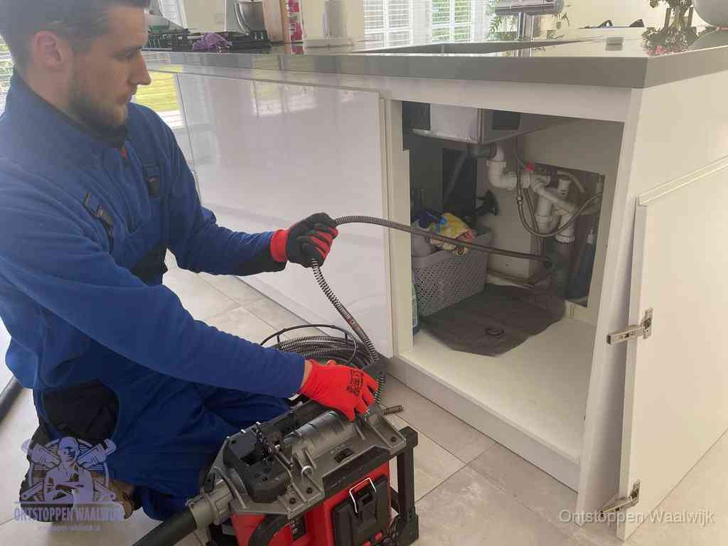 Riool ontstoppen ontstoppingsveer in Waalwijk