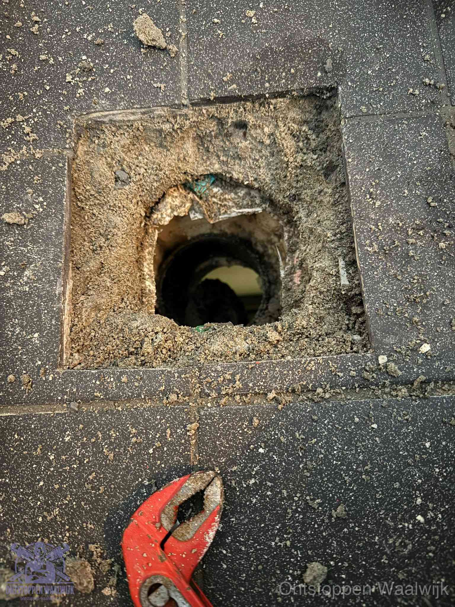 Rioolputje erfgrens eigendom in Waalwijk